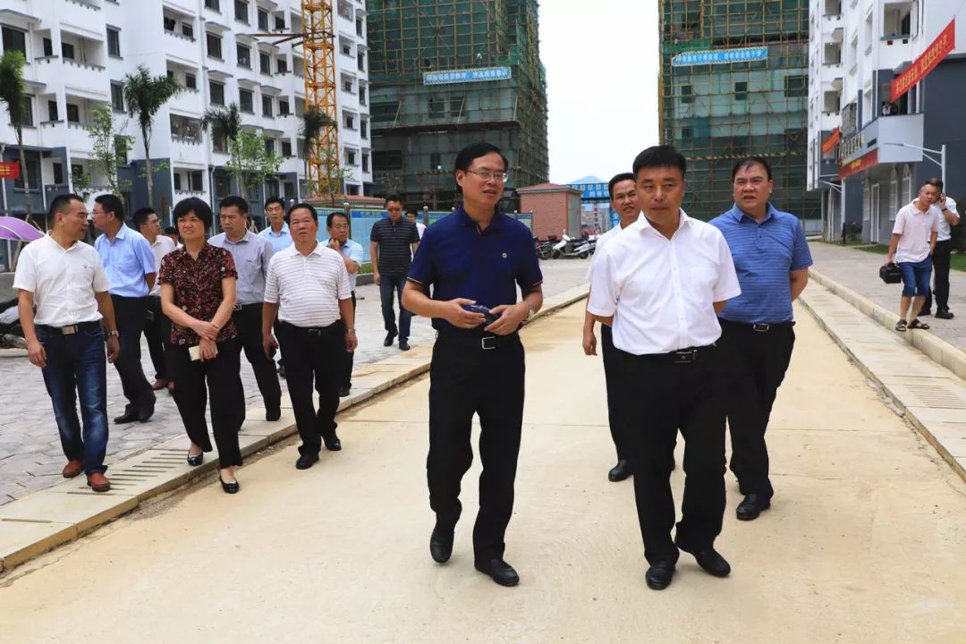 钟山热点昭平县四家班子领导率考察团到我县考察交流