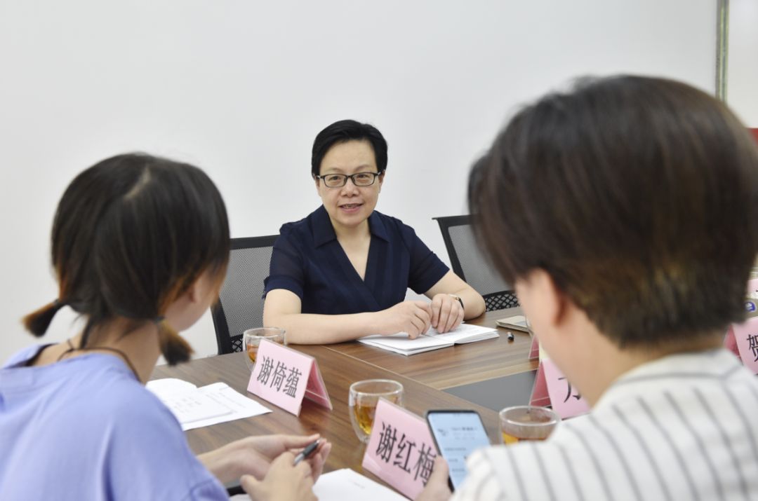 的介绍"大阿姐"调解工作室参观为金石榴女律师维权站镇海分站揭牌2