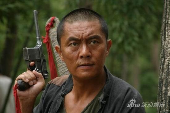 荧幕硬汉,常演罪犯暴徒,生活中好男人,娶小18岁娇妻天天腻一起_常戎