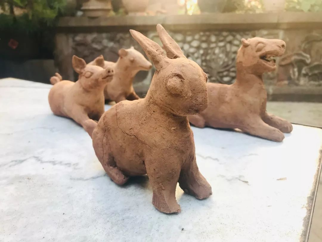 记云龙诺邓和平村的一个民间技艺家庭老艺人从事泥塑50多年