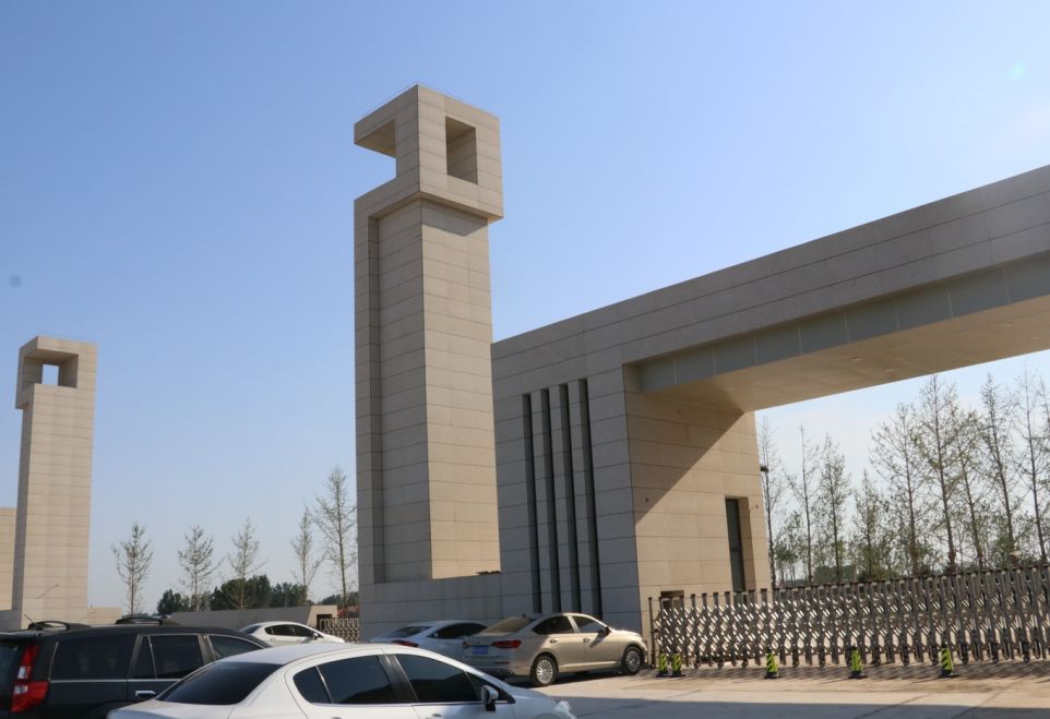 河南科技学院新科学院实拍图接着我们去看了下教育配套,师大附中实验