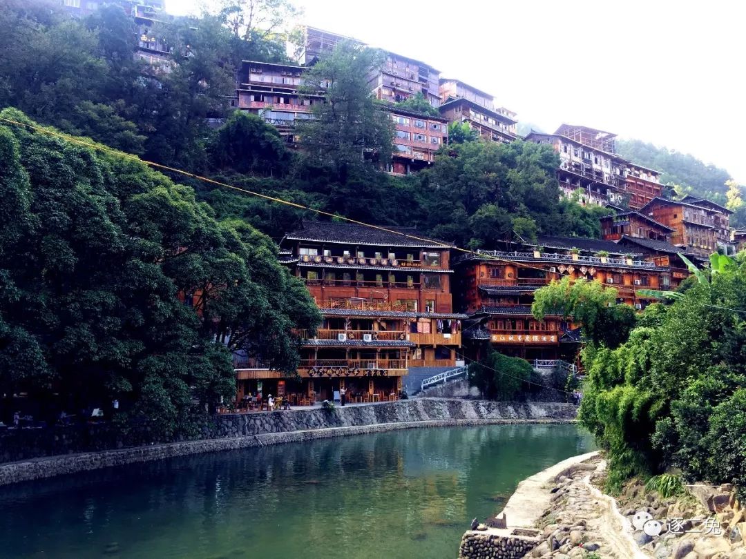 浮光掠影贵州西江千户苗寨观景台