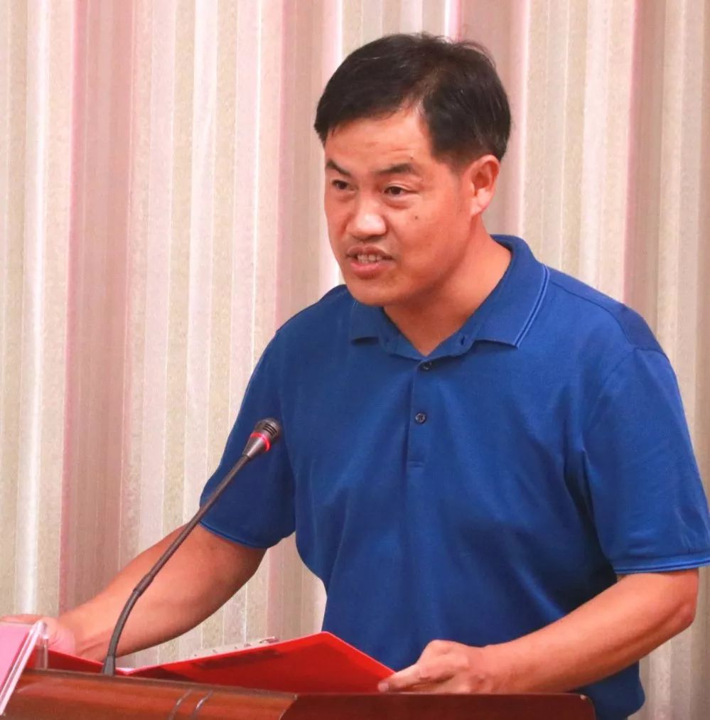 活动开始,姚家店镇党委书记李青松同志致欢迎词.