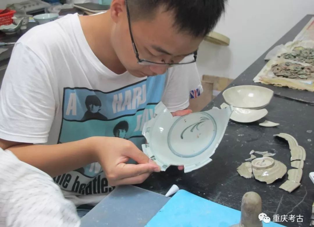 我在重庆修文物——瓷器修复保护_青瓷
