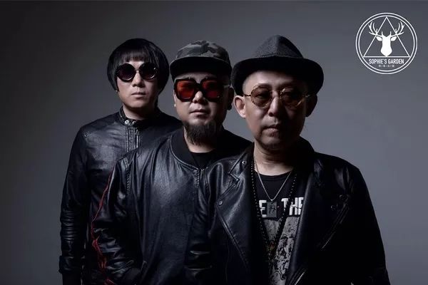 今晚演出苏菲花园想和你共度这个夏天