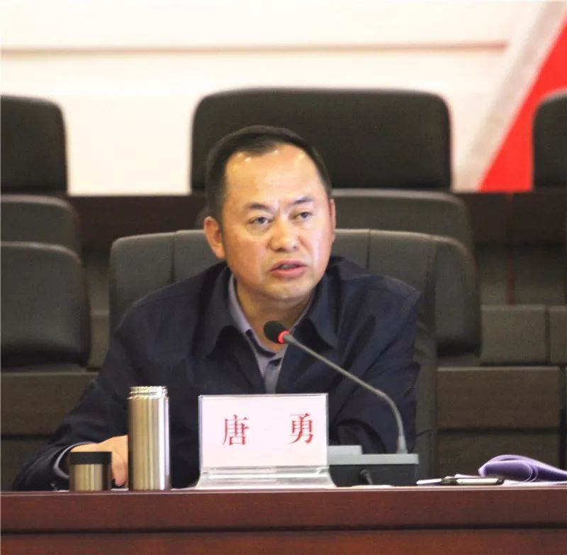 唐勇就贯彻落实好这次会议精神作了强调:一要坚持领导带头,工作下沉