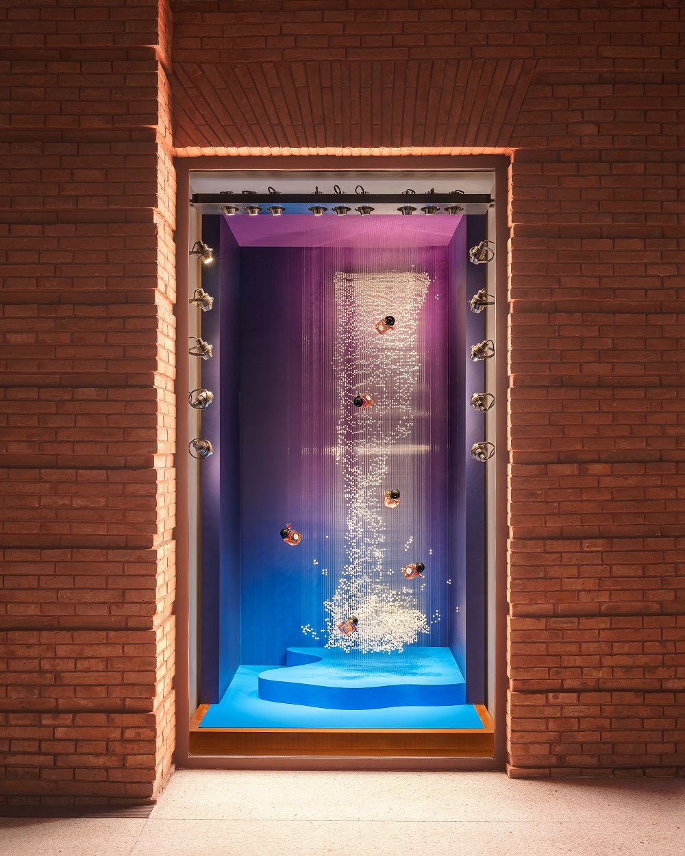 梦之秘境 上海"爱马仕之家"夏季橱窗艺术展揭幕