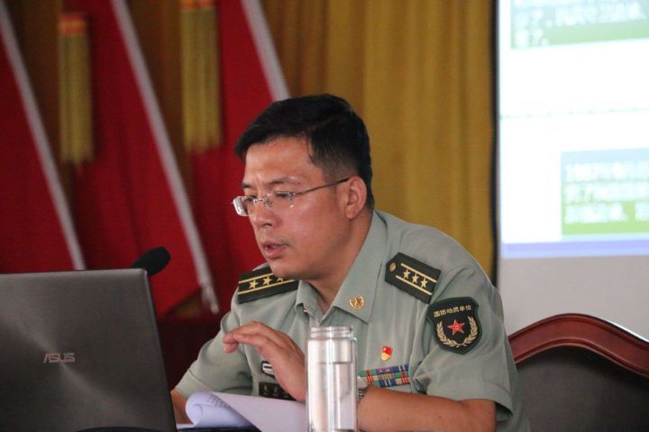 建设与使用区人武部政委周勇军进行国防教育授课朱部长作"国防责任重