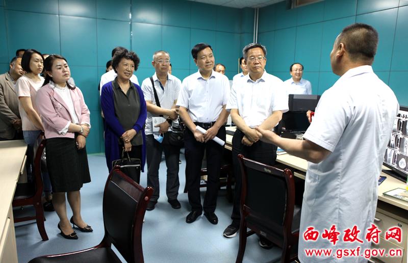 区政府副区长齐文潇及市区有关部门负责人一同调研