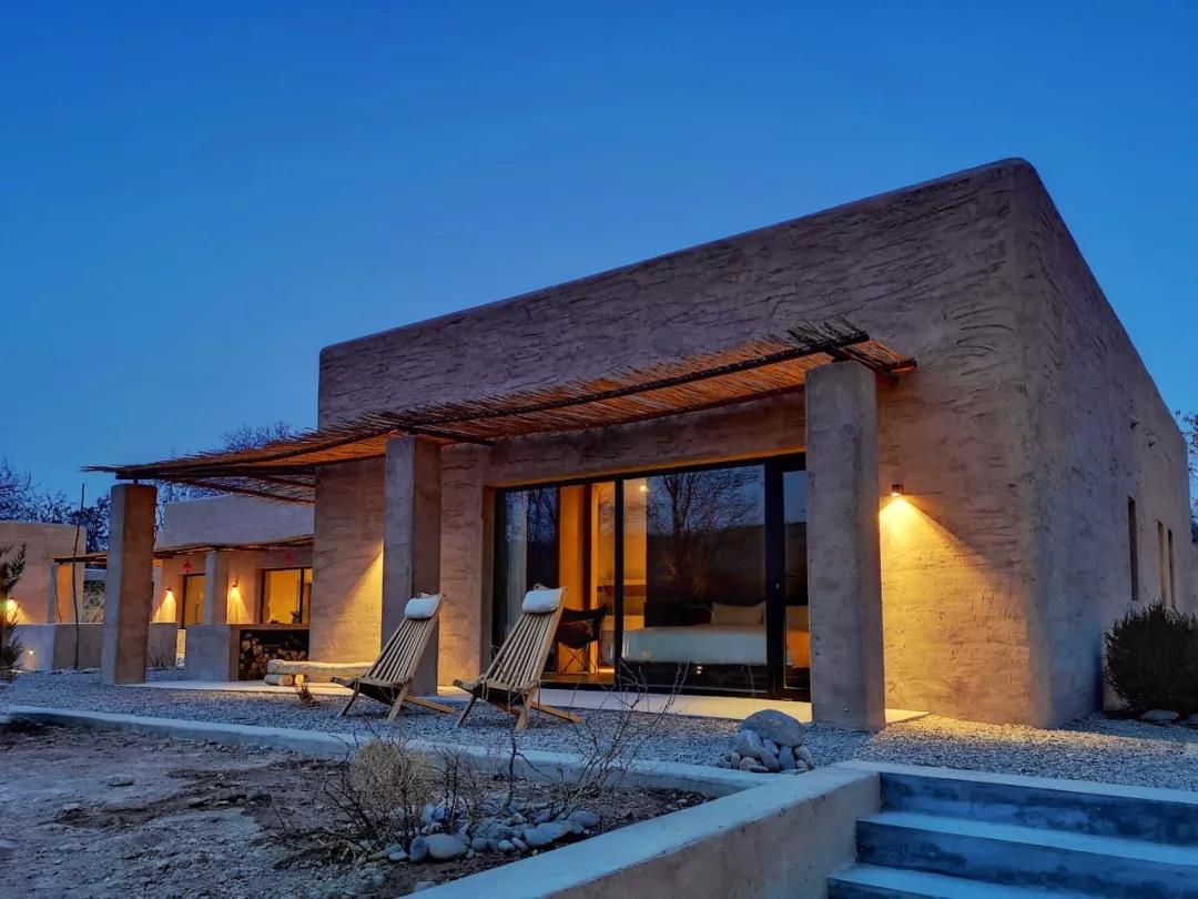 睡进沙漠里的民宿三天三夜是不够的