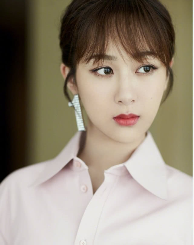 最近杨紫的"例假裤"火了,看着丑穿上美,一般人驾驭不了!