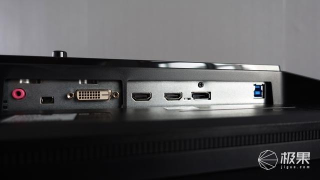 ▼zowie gear xl2540数据接口比较多,从左到右依次为dvi-d双通道,hdmi