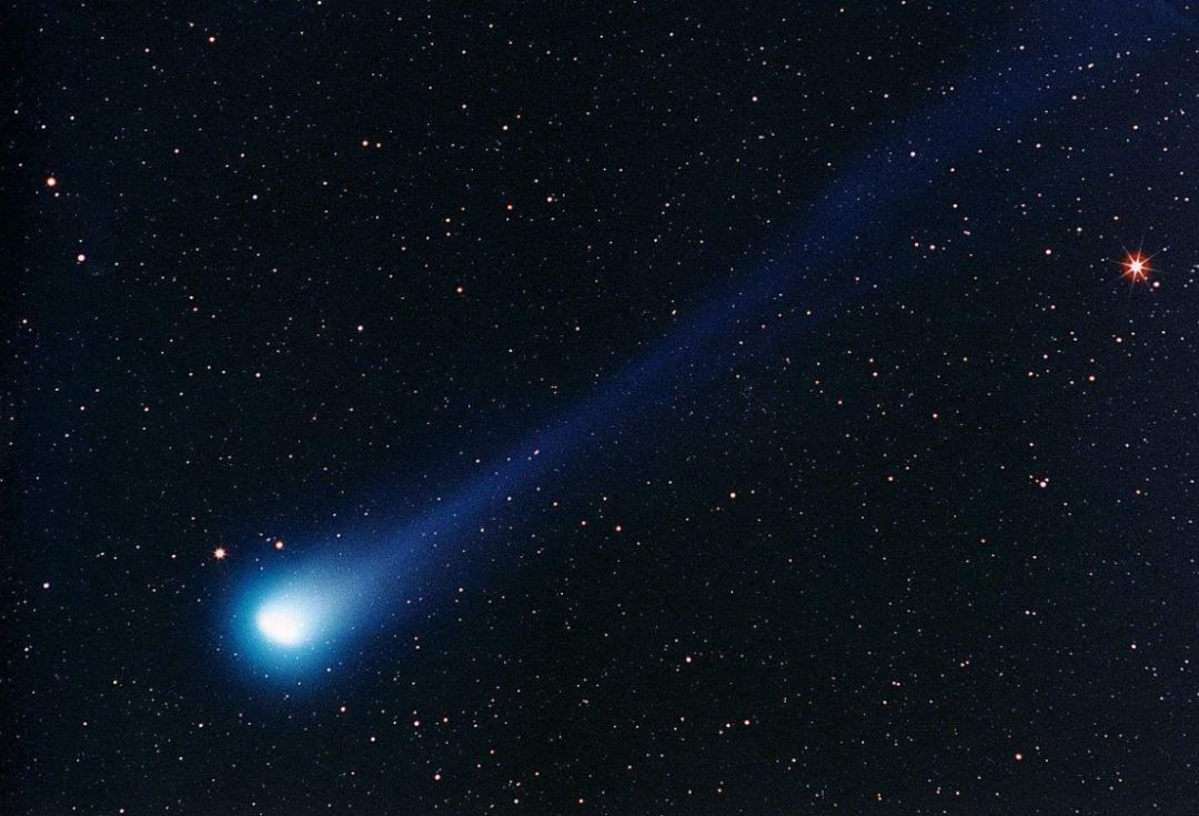 大角星是牧夫座中最亮的星,也是北天夜空中第一亮的恒星(天狼星和老人