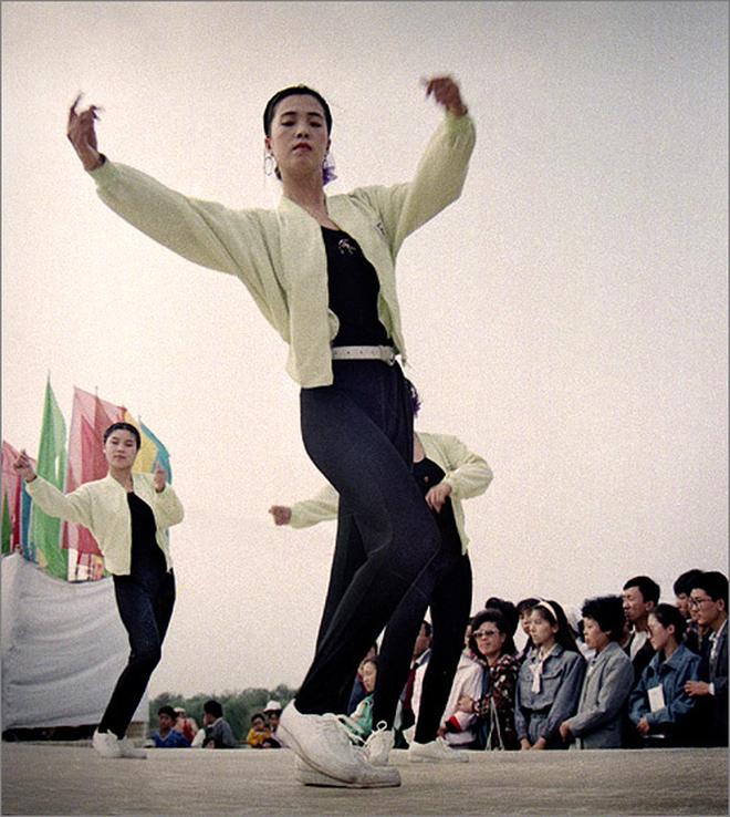 在90年代的中国,几乎每个爱美的女性都有一条健美裤.