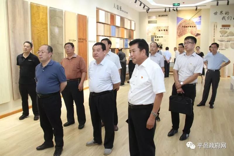 7月9日,省委政策研究室副主任明子春率调研组到平邑县卞桥镇高端木业