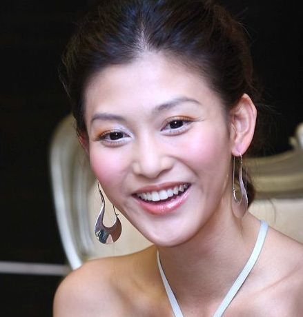 她17岁出道,因演《回家的诱惑》一夜走红,如今36岁被大家遗忘_李彩桦