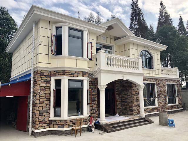 四川郑哥回农村42万建二层欧式洋楼,邻居看后说后悔买房_田园