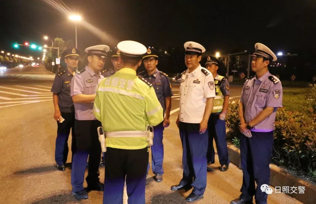 莒县公路货车超限超载违法行为集中整治行动首日小货车超员600