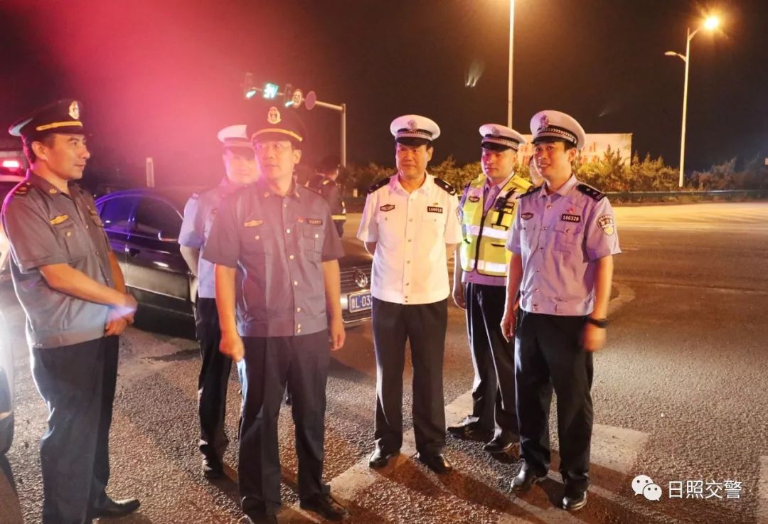 莒县公路货车超限超载违法行为集中整治行动首日小货车超员600