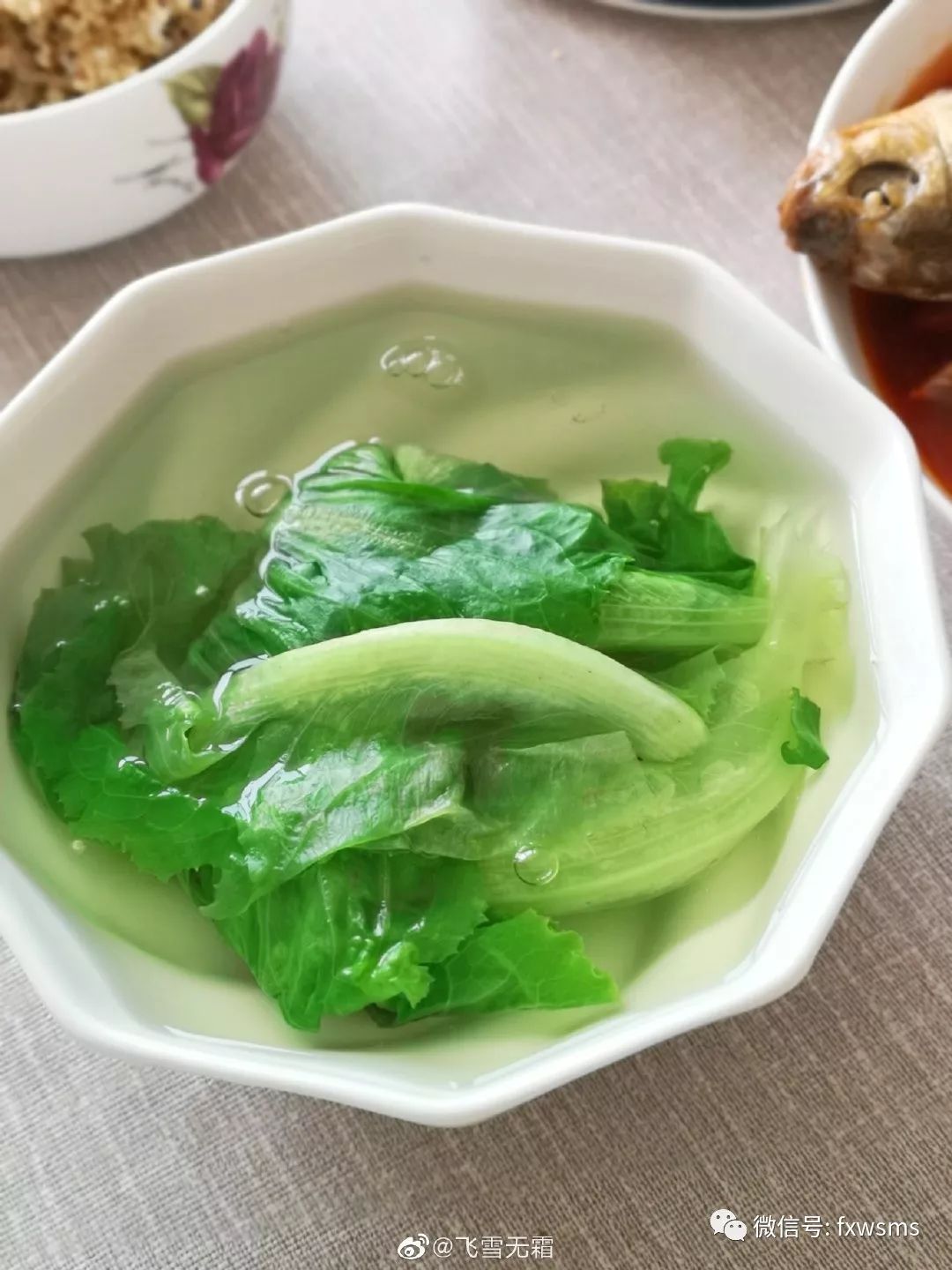 6月18号早上一人食,凉拌面,青菜,白水煮鸡蛋,豆浆,培根,香瓜,发现在