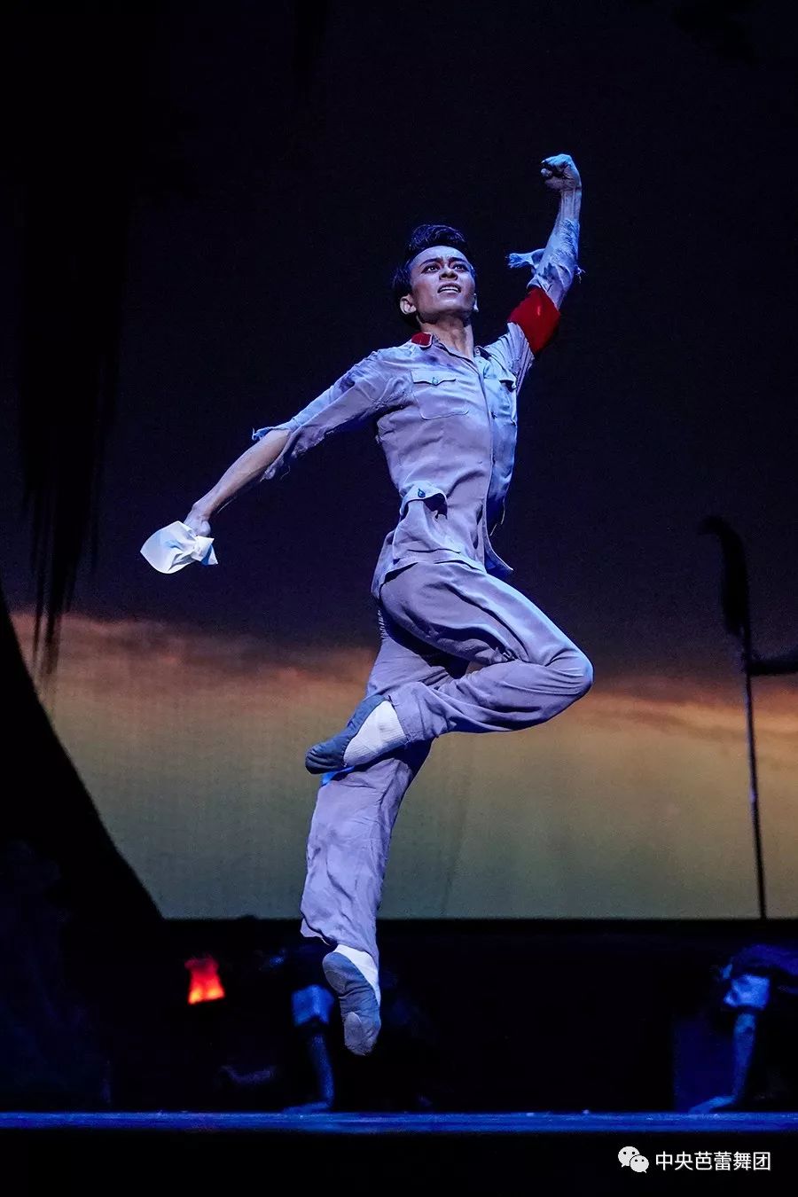 刘雪晨饰"连长"侯旭磊饰"小庞"侯爽饰"战友"方梦颖饰"少女领舞"孙晓倩