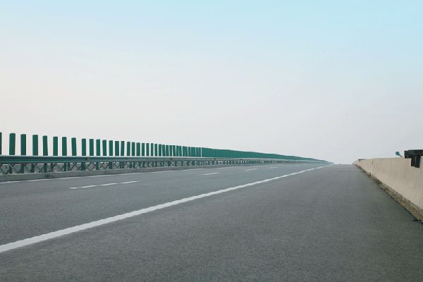 中国最赚钱的高速公路耗资近8亿年收入28亿常年堵车爆满