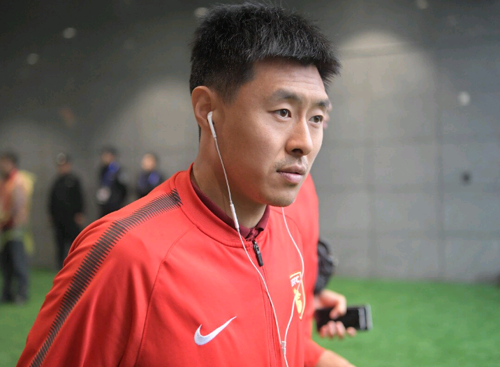 2008年,他入选国奥参加了北京奥运会.此后,姜宁多次入选国足.