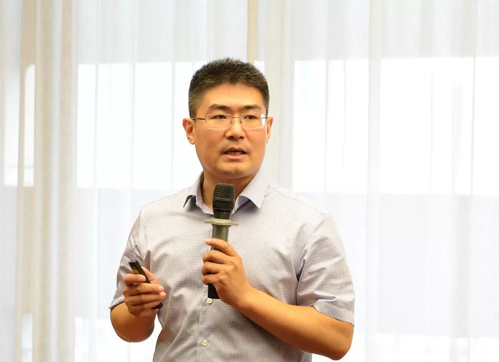 调研组一行参观了我校校园,图书馆,泉州市智能制造公共实