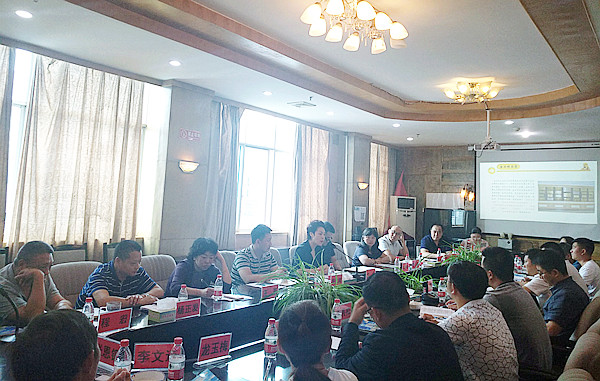 李秀松结合长流乡实际,就当前产业和就业情况作汇报