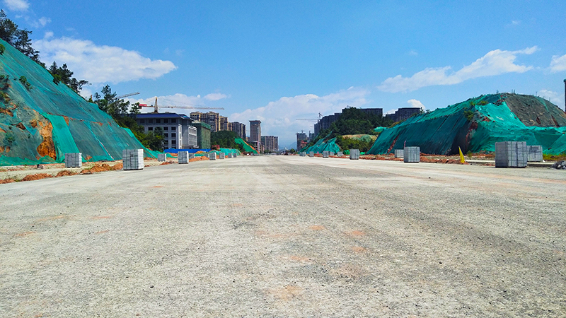 金龙大道首座地下通道开建跨河大桥即将完工