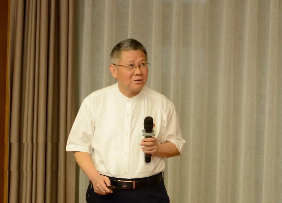 图书馆,泉州市智能制造公共实训基地等,并与我校郭小平董事长,陈笃彬