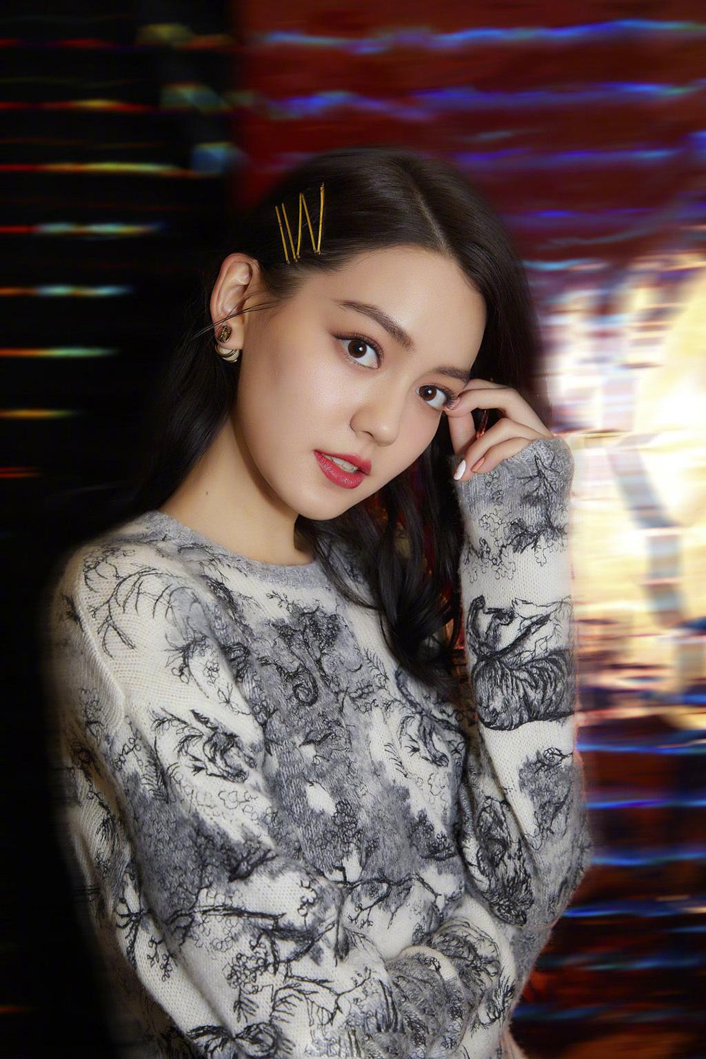 中德混血颜值高,模特出身美貌不输热巴_李诗颖