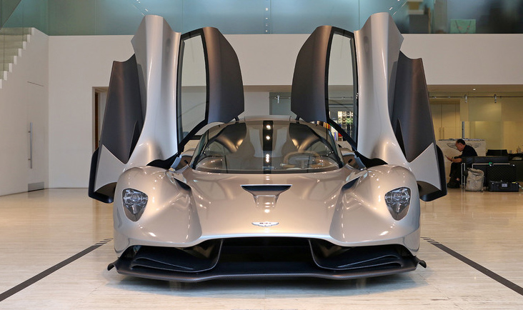 很赛车化的风格 阿斯顿·马丁am-rb 003超级跑车实车到店_搜狐汽车