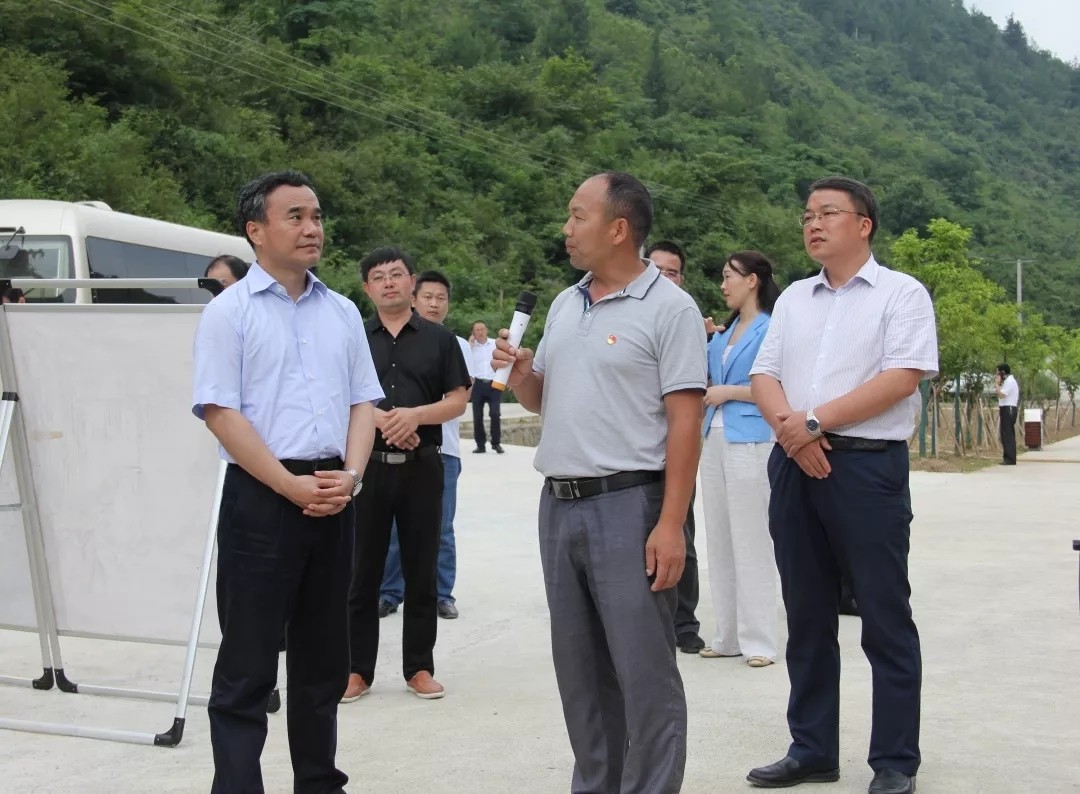 省纪委常务副书记省监委副主任黄文胜到沿河调研