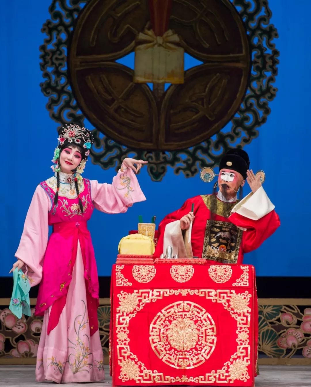 2019北京喜剧周传统喜剧单元京剧春草闯堂这个丫鬟不一般耍得知府团团
