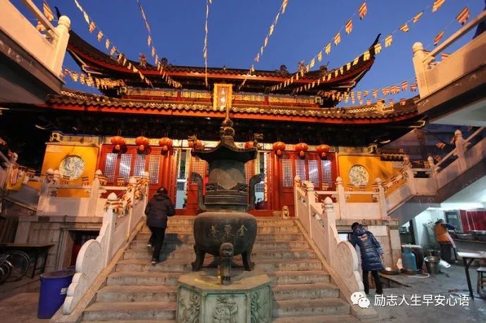 顶礼东方无垢妙喜世界金粟如来维摩诘菩萨智慧卓越,辩材无碍火中金莲