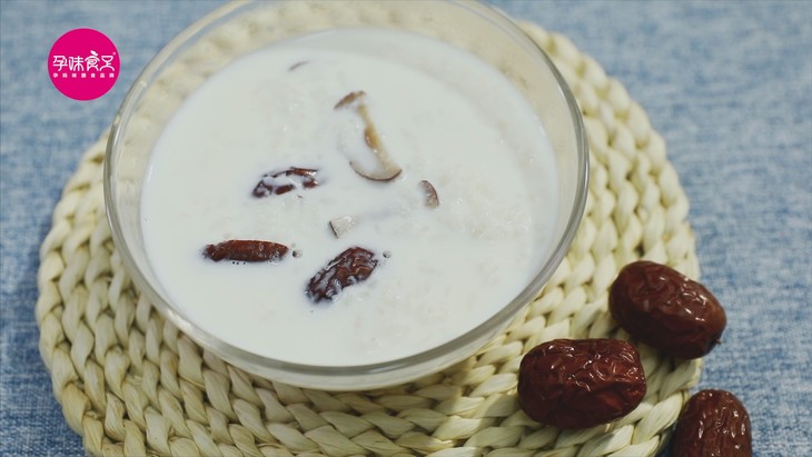 孕期缺钙腿抽筋吃什么好试试牛奶红枣粥奶香四溢营养美味