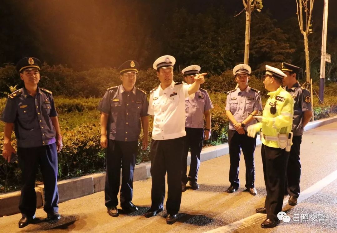 莒县公路货车超限超载违法行为集中整治行动首日小货车超员600