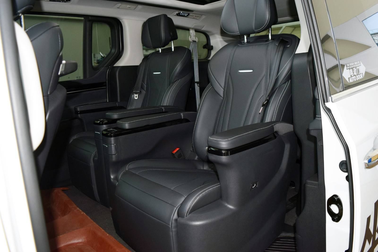 静态体验上汽大通g20航空座椅和zf8at让它有了新高度