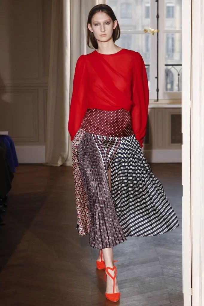 废物再利用不得不提的创始人elsaschiaparelli他不仅仅为三宅一生的