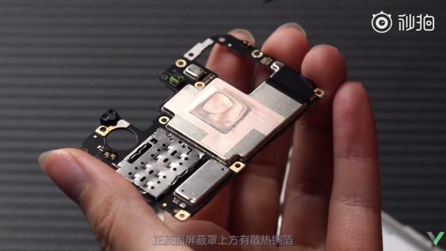 高性价比手机iqooneo拆机详解这些都是惊喜