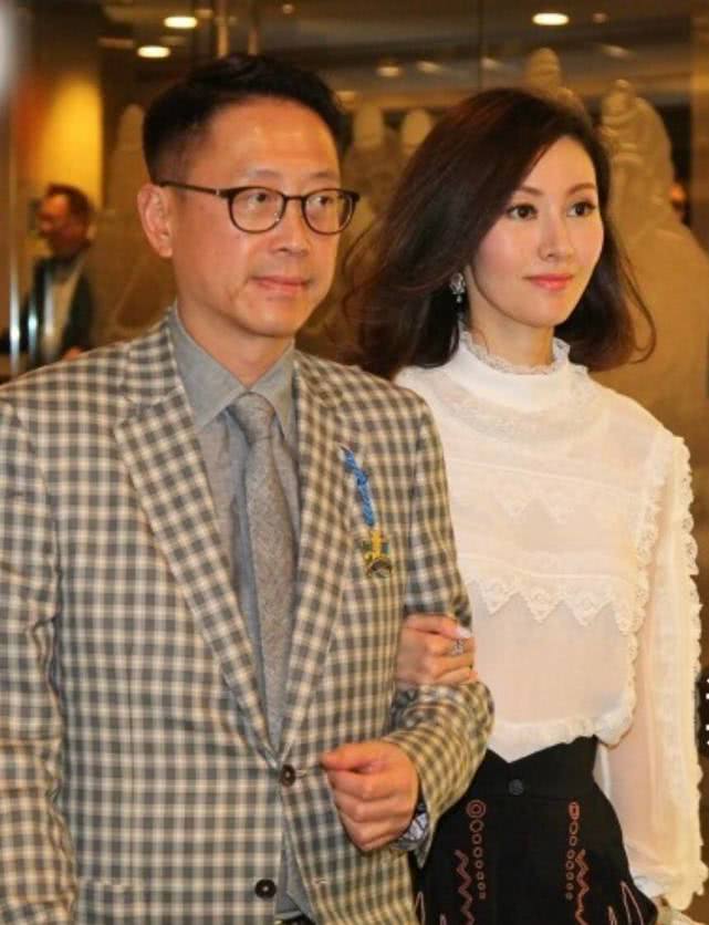 原創何超瓊跟許晉亨離婚最大受益者不是李嘉欣而是這個65歲的女人