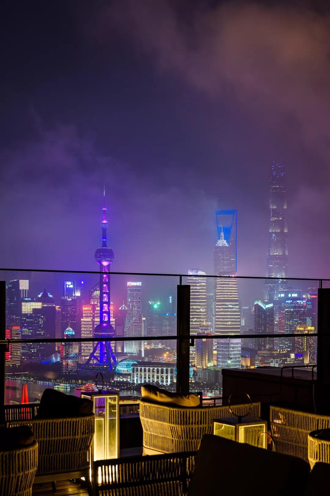 在魔都当红酒店露台,邂逅了暖心情歌王! _上海