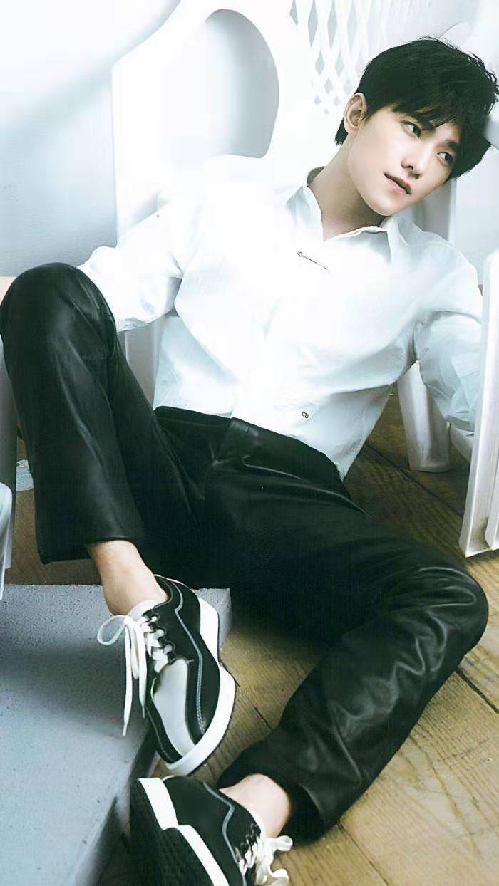 杨洋特战荣耀剧照曝光身穿军装眼神坚毅