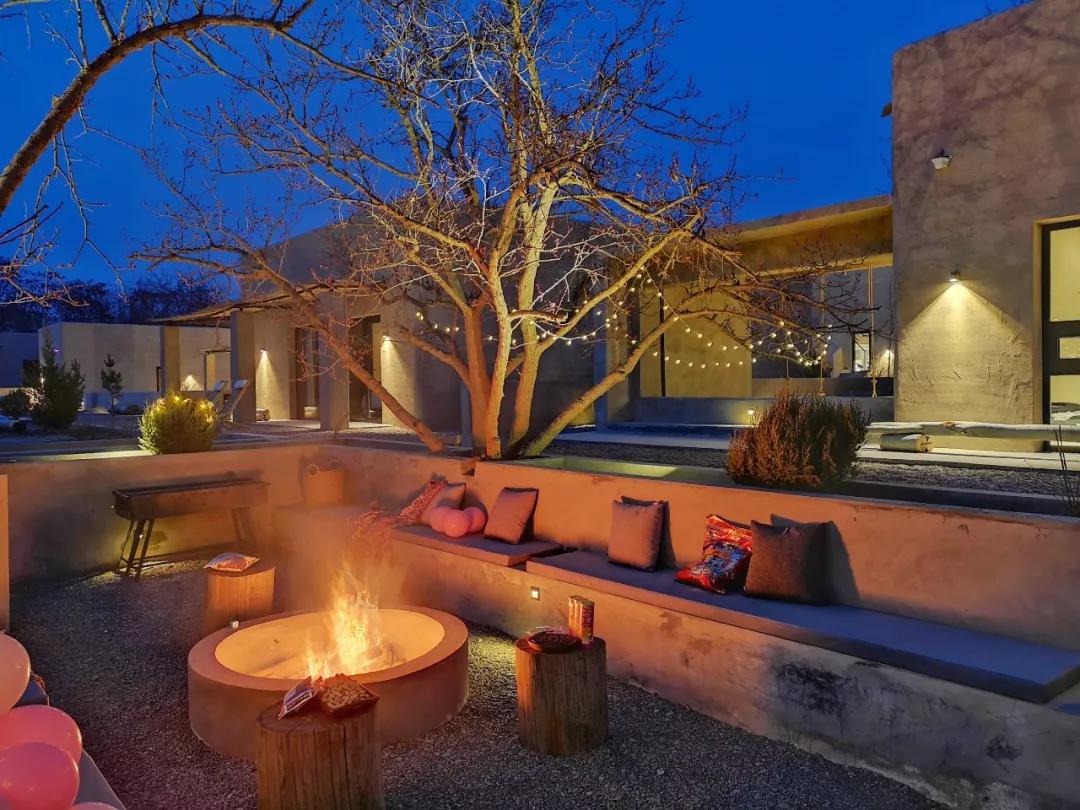 睡进沙漠里的民宿三天三夜是不够的