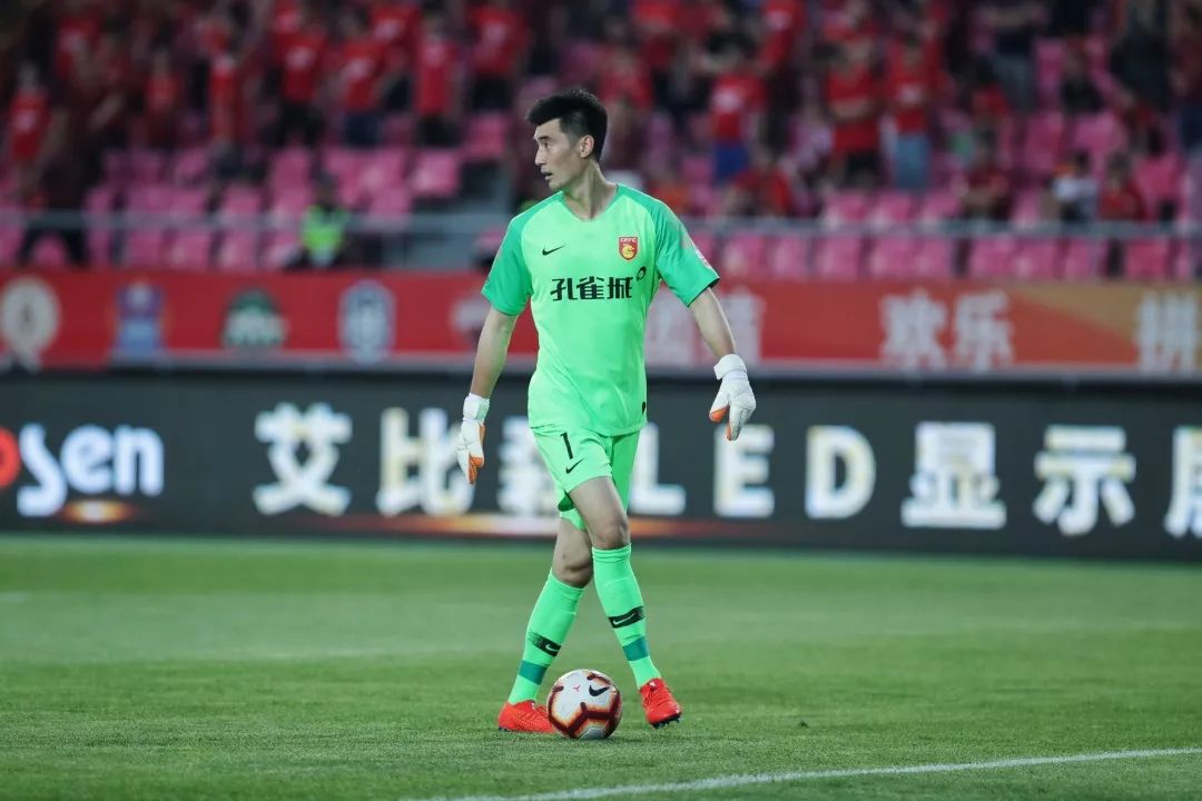 战报| 4分钟2球 河北华夏幸福2-1逆转上海绿地申花