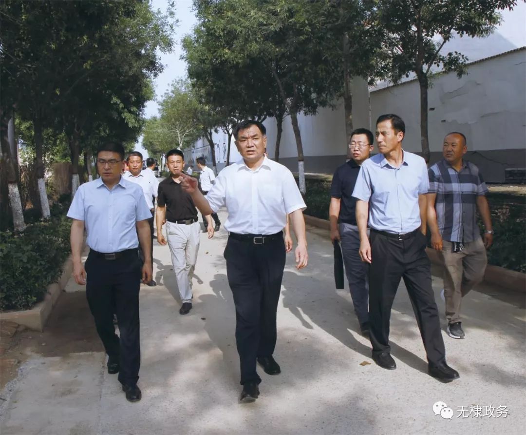 县委书记丁锋到省派第一书记村走访调研