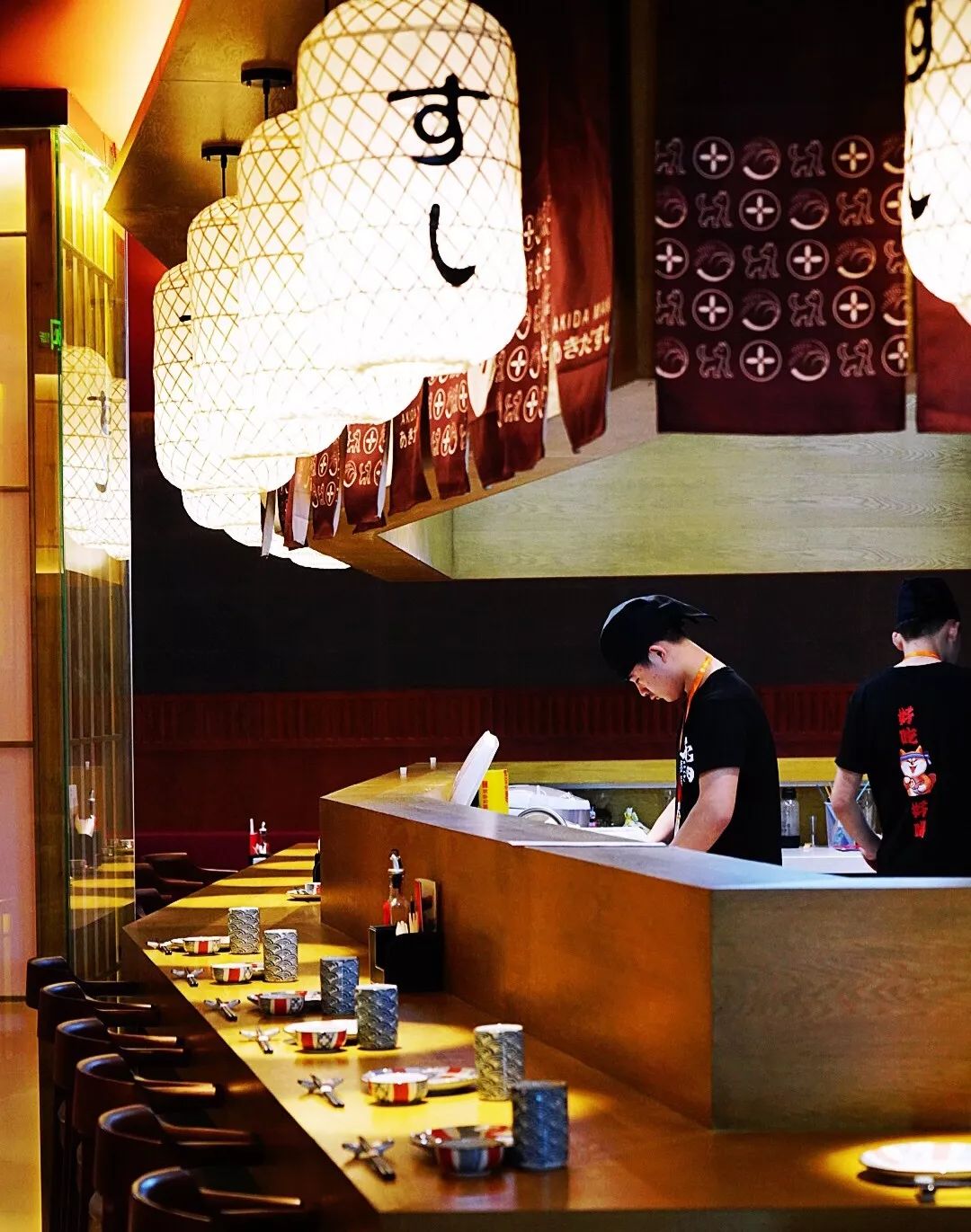 位于无锡融创茂三楼的秋田寿司,最近成了各种寿司爱好者的打卡圣地.