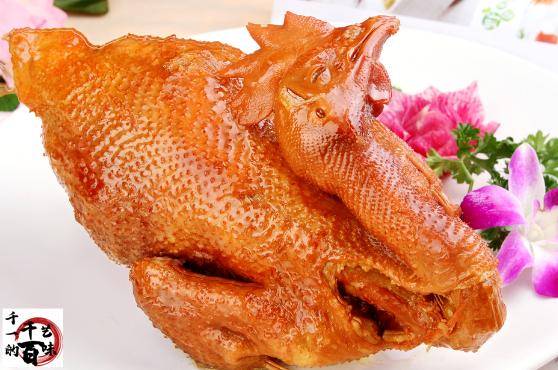 东北骨里香传统烧鸡的配方先卤后泡在熏的美味