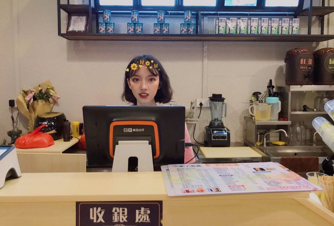 霸王茶免费喝水口这家奶茶店福利大翻天